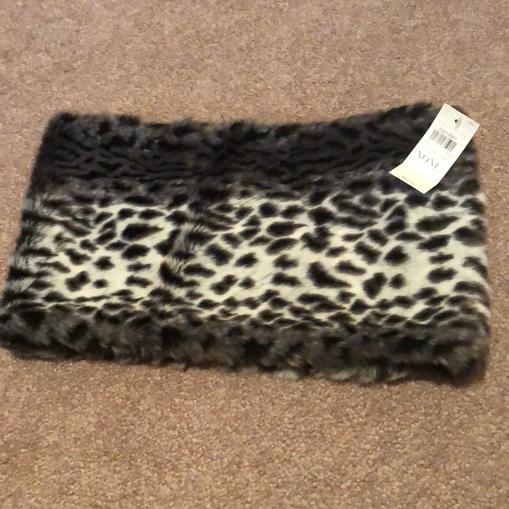 Ann Taylor Leopard print neck scarf